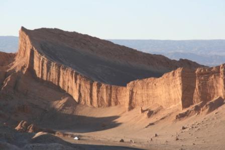 kleines Auto in groer Natur